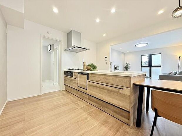 【2号棟 キッチン】
キッチンからサニタリールームまでの行き来がスムーズな家事ラク動線プランです。