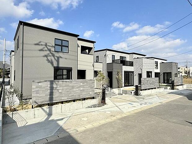 【現地街並み】
現地の街並みが完成しました!ご来場者様から大変ご好評をいただいている、ラグジュアリー感が溢れる街並みです。