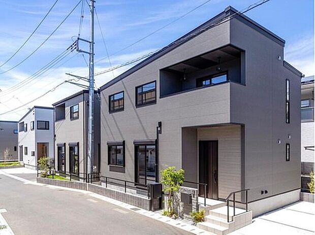 【【現地街並み】】JR市川駅や本八幡駅が利用可能な好立地！さらに東京外環自動車道のインターチェンジも近いので、どこに出かけるにしても便利な住環境です！
※2025年5月撮影