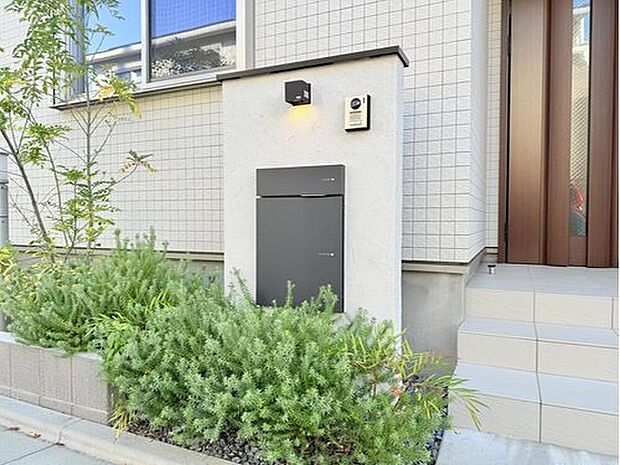 【【玄関ポスト】】玄関ポストは街並みに合ったデザインを採用しております！