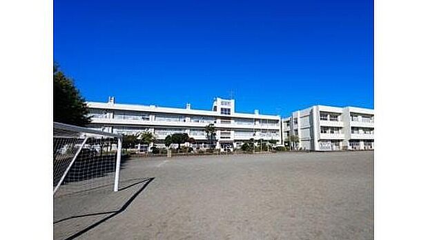 土気小学校（約700m）