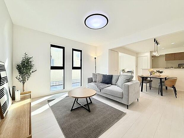 【モデルハウス2号棟　LDK】
LDK全体で一体感が生み出されており、どこに居ても家族を身近に感じられます。
※2025年11月撮影