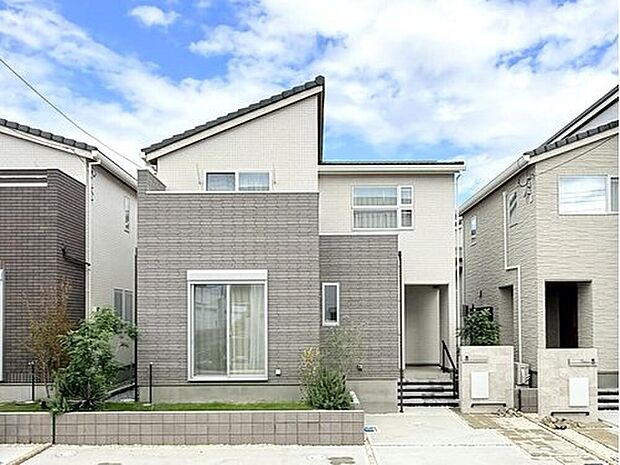 【モデルハウス8号棟　外観】
タイル外壁はメンテナンス不要な外壁なので、いつまでも綺麗な外観がキープできます。
※2025年10月撮影