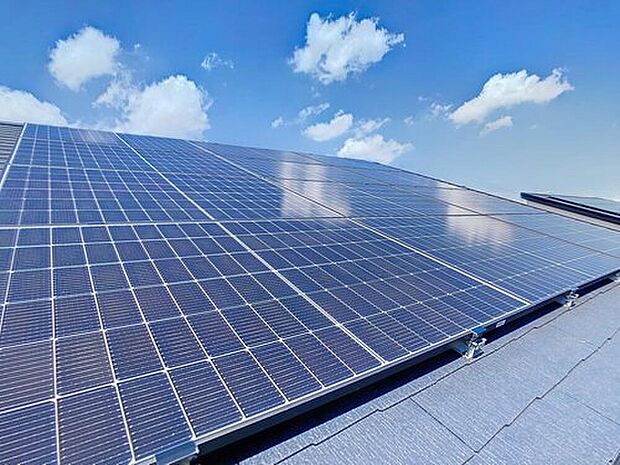 【【太陽光発電(ソラエネスマート)】】「ソラエネスマート」は、ガスで発電する「エネファーム」と太陽光発電システムのダブル発電！発電した電気はご自宅にて無料でご利用いただける画期的なサービスです！
※余剰電力の売電は出来ません（当初10年）
※画像は当社施工例です