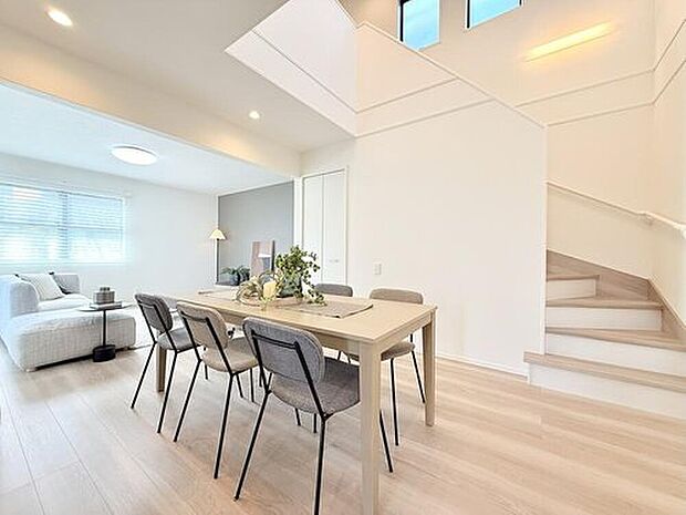 【【モデルハウス3号棟　リビング階段】】リビング階段プランは家族同士のコミュニケーションを高め、会話が増える動線計画です。
※2025年10月撮影