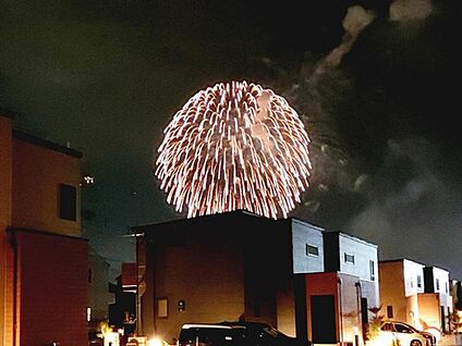 【花火が見える街】