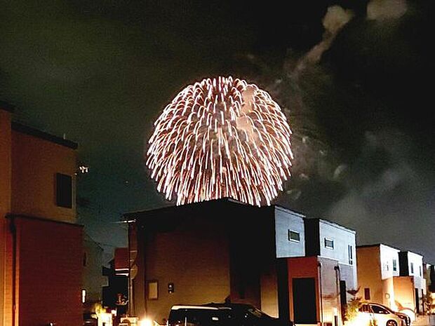 【【花火が見える街】】この立地・この街の醍醐味!
※こちらの写真は2025年8月15日に撮影したもので合成ではございません。