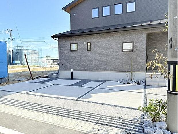 【【モデルハウス1号棟 駐車場】】最大3台まで駐車できるスペースを用意!セカンドカーだけでなく、来客用として使えますね!
※2025年9月撮影