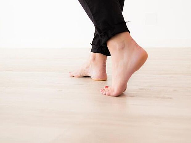 【【床暖房】】部屋全体を効率よく暖める床暖房を、リビング・ダイニングに設置。空気の対流が起こらず、ホコリやチリの飛散を抑えます♪