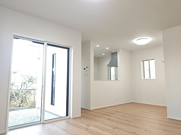 ■リビング・ダイニング・キッチンが一体となったLDKは、家族が自然と集まる温かい空間に◎(撮影日:2025年11月15日)