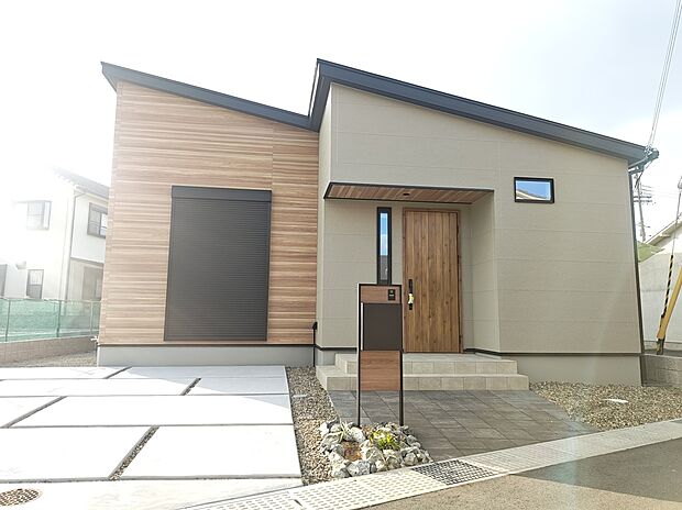 【外観】■ぬくもりを感じるデザインです(撮影日:2025.11.14)