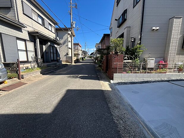 【前面道路】小中学校徒歩10分以内!保育施設も近く子育てしやすい住環境です!(撮影日:2026.10.3)
