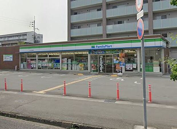 ファミリーマート加古川新神野店（約240m）