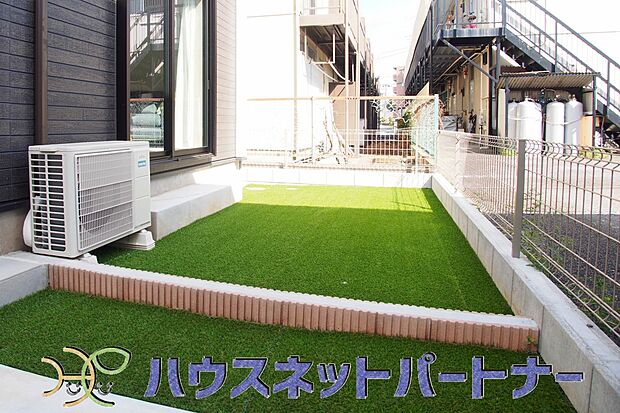 庭スペース。一戸建ての醍醐味は、何といっても庭があること。花や野菜を育てたり、子供と遊んだり、お客様を迎えたり…。大切なペットと過ごす心地良いスペースにもなりますね。