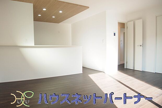 リビングダイニングに目が届くので、料理をしながら家族との会話もはずみそう。