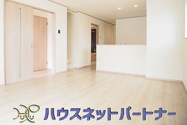 カウンターがあると配膳が楽なことがメリットの一つ。後片付けをするときも、ダイニングテーブルからあまり動かずに流し台へ運ぶことができるので便利です♪