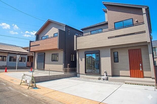 堂々たる趣ながら、主張し過ぎずどこか余裕を感じさせるシャープなフォルムで佇む邸宅は、晴天の空と照らし合わせる事で、本来あるべき完成形の姿を見せてくれます。