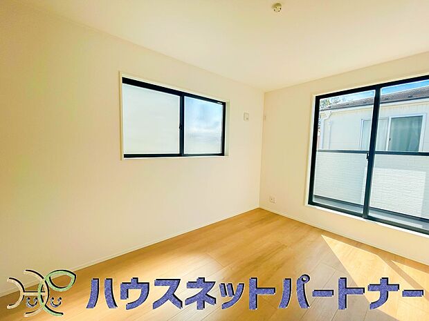 陽射しがぽかぽかと差し込むお部屋は湿気やカビの心配も減るので快適に過ごせます。