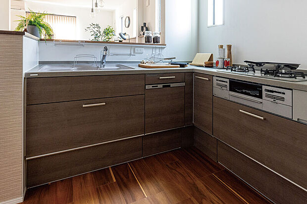 【【キッチン/トクラスBb】】使いやすさと美しさを追求し、料理をするのが楽しみになるキッチンです。デザイン性はもちろん機能性も高く、お手入れも簡単です。※STYLE8・9は、I型キッチンを採用。