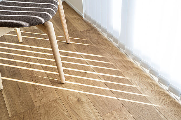 【【LD:エアー・ウォッシュ・フローリング】】意匠・施工性に加えて、床に付着したウイルス・菌・臭い等の原因物質などを分解・除去する、健康・衛生にも配慮したフロア材です。