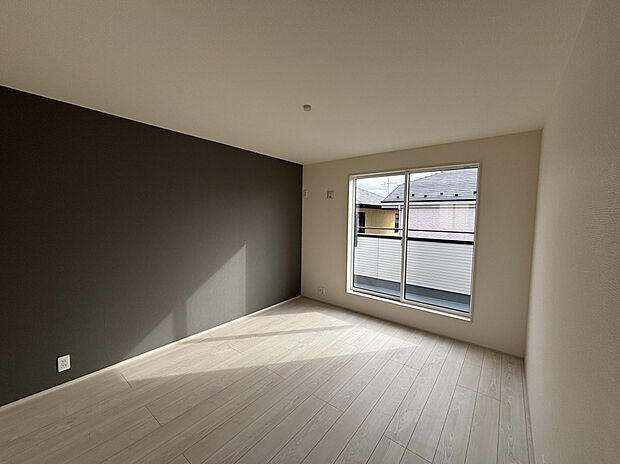 【2階洋室】全室収納完備！自分好みのお部屋でゆっくりお寛ぎいただけます♪