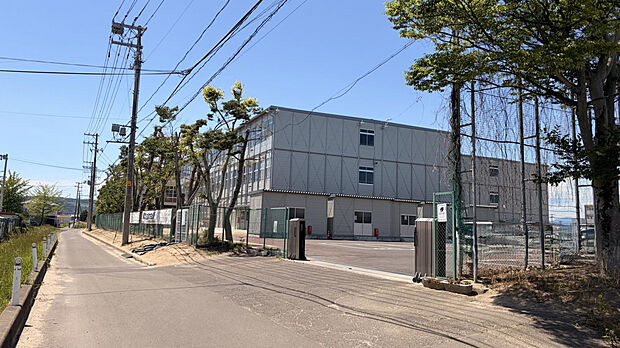 中田中学校(約1,440m)
