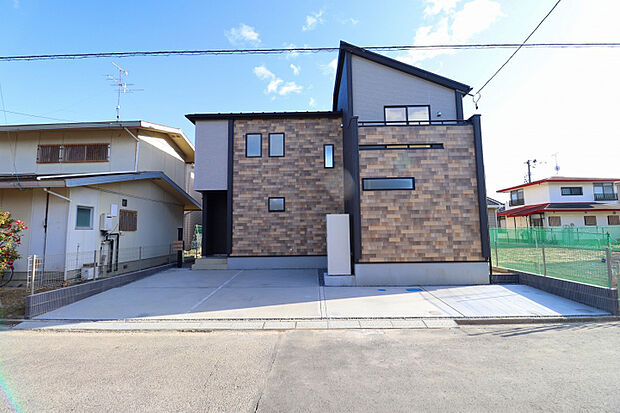 【外観写真】 4LDK+パントリー+WIC+カースペース3台(軽自動車1台)