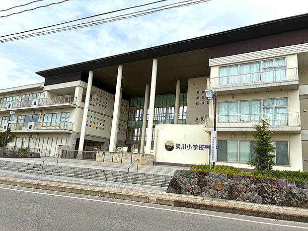 梁川小学校 （約680m）