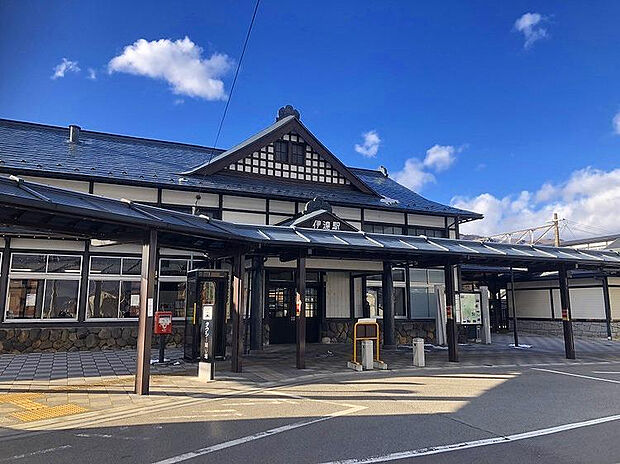 JR東北本線「伊達」駅（約800m）