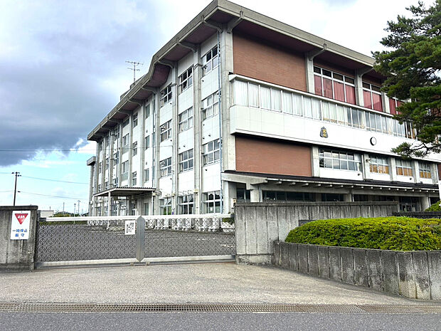 郡山市立富田東小学校(約935m)