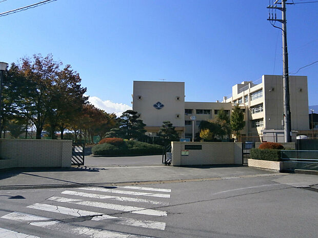 北西中学校（約1,181m）