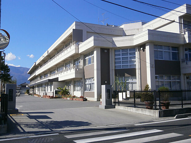 田富中学校(約1,205m)