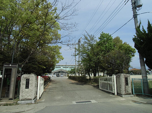 三村小学校（約704m）