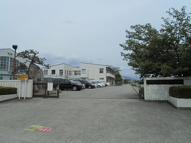 竜王東小学校(約306m)