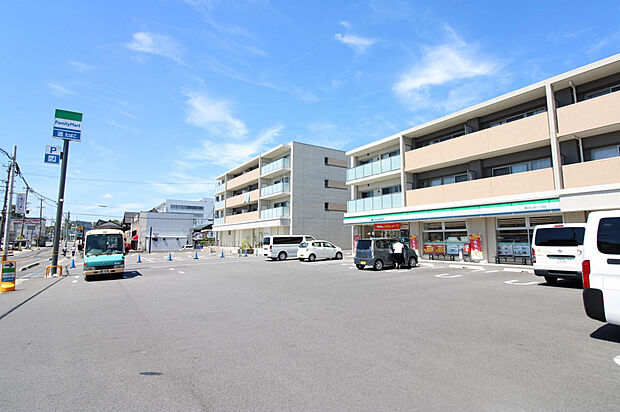 ファミリーマート豊田平山町六丁目店（約668m）