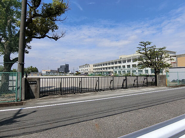 北里中学校（約218m）