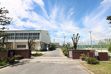 竜神中学校 724m