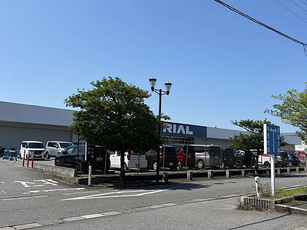 トライアル半田亀崎店（約955m）