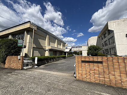 五条川小学校 670m