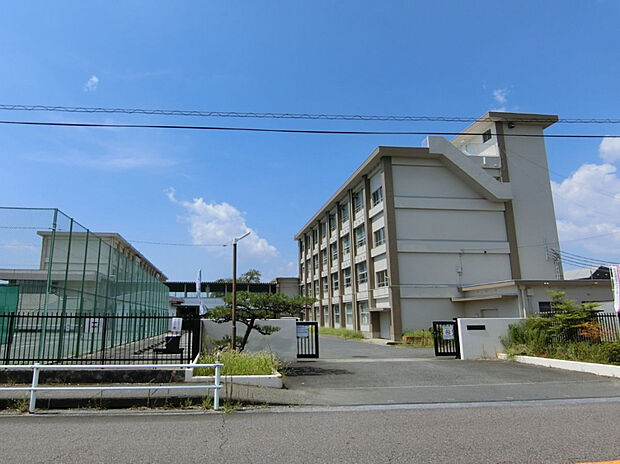 一宮市立葉栗中学校（約350m）