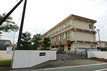 愛西市立西川端小学校 1400m