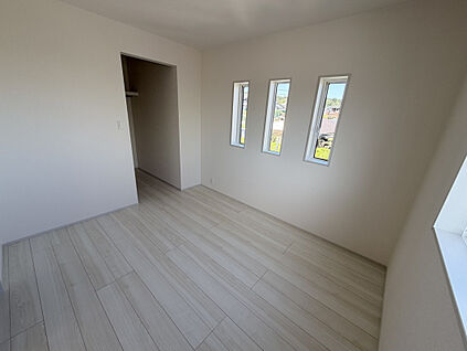 【5.25帖洋室】ウォークインクローゼットは季節物の衣類や日