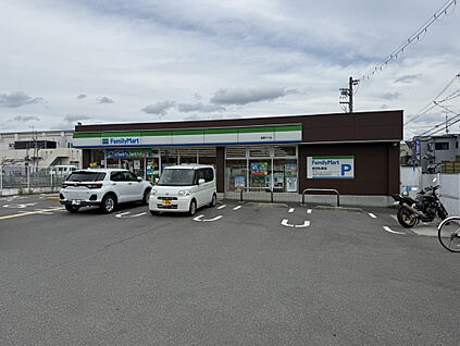 ファミリーマート城陽平川店 449m
