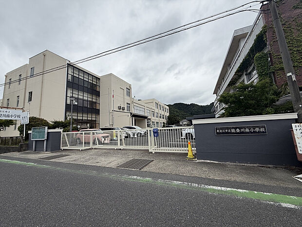 東近江市立能登川南小学校(約1,700m)