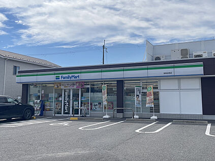 ファミリーマート湖南岩根店 700m