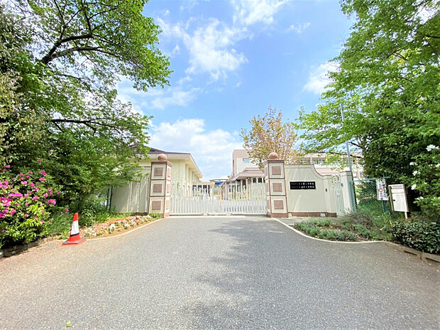 市立富雄第三幼稚園市立富雄第三小学校市立富雄第三中学校(約1,200m)