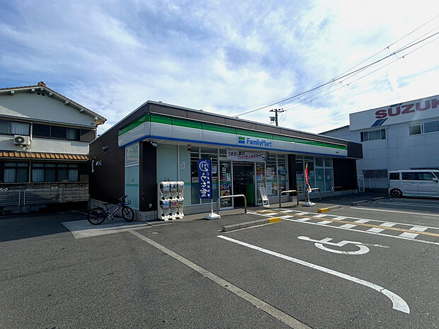 ファミリーマート堺草部店(約500m)