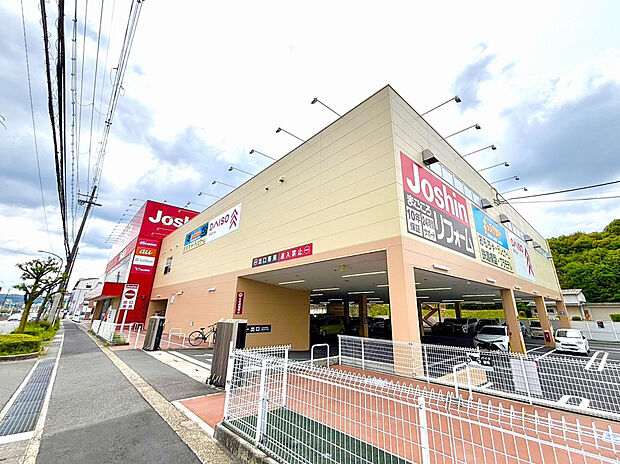 ジョーシン東生駒店(約165m)