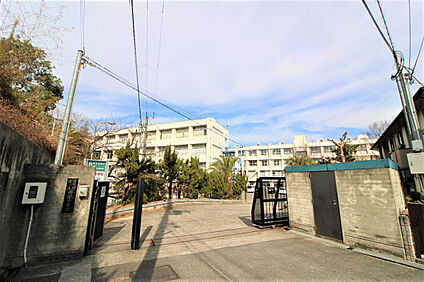 市立峰塚中学校 1900m