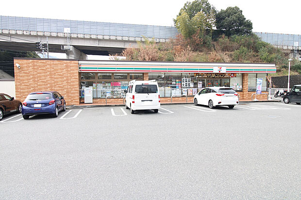 セブンイレブン口田3丁目店(約900m)